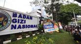 Sejumlah pewarta berkumpul di depan gedung Badan Gizi Nasional (BGN) di Jalan Kebon Sirih, Menteng, Jakarta Pusat, Rabu (3/6/2026), menyusul pergantian jajaran pimpinan di lembaga tersebut. (Kapanlagi.com/Budy Santoso)
