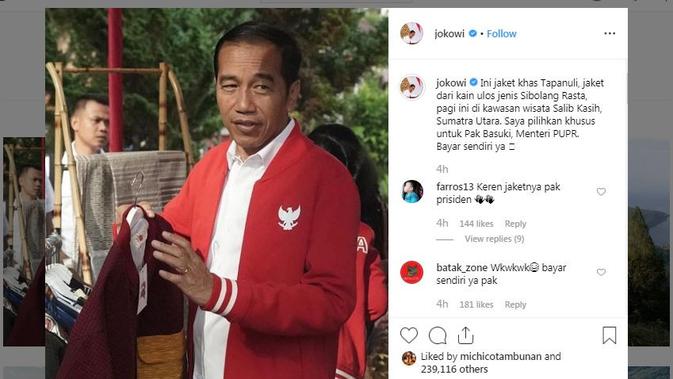 Presiden Jokowi memilihkan jaket untuk Menteri PU PR Basuki di Sumatera Utara. (Instagram @jokowi)