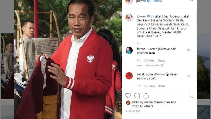 Presiden Jokowi memilihkan jaket untuk Menteri PU PR Basuki di Sumatera Utara. (Instagram @jokowi)