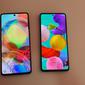 Tampilan bodi dengan kedua smartphone baru Samsung, Galaxy A71 (kiri) dan Galaxy A51 mengusung layar lebar dengan desain lubang di layar atau Infinity O (Liputan6.com/ Agustin Setyo W).