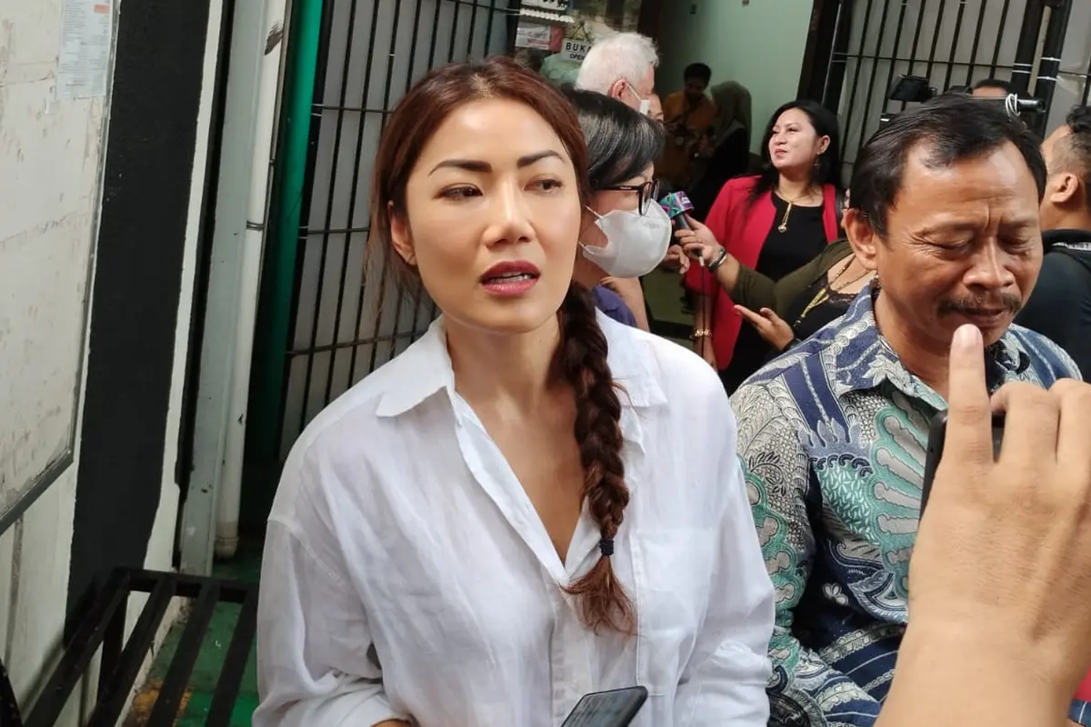 Inge Anugrah, istri Ari Wibowo (Liputan6.com/ M Altaf Jauhar)