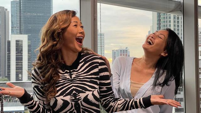 Main Series Bareng, Ini 6 Potret Persahabatan Indah Kalalo dan Endhita Wibisono