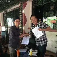 Produser Maxima Pictures, Ody Mulya Hidayat sepakat dengan Tere Liye akan menfilmkan 3 novel karya Tere Liye. (Maxima Pictures)