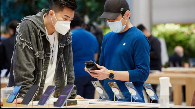 Penjualan perdana iPhone 13 di Apple Fifth Avenue, NYC. (Foto: Apple Newsroom)