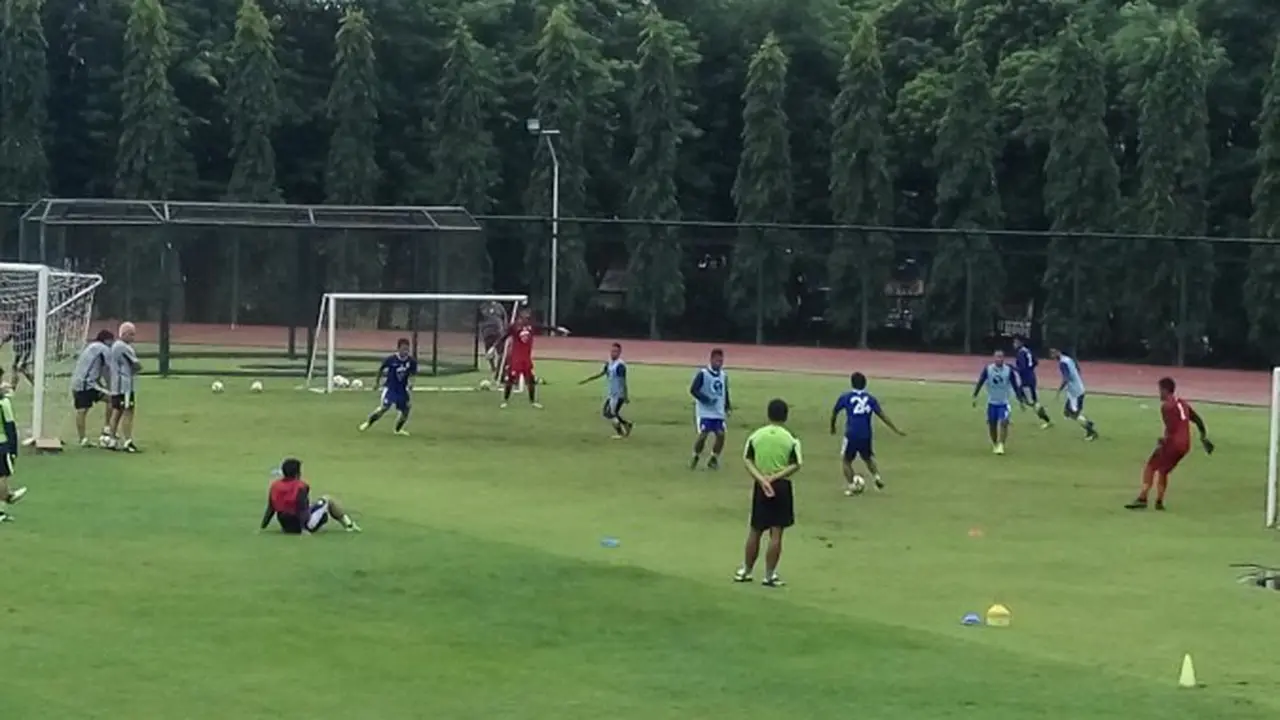 Para pemain Persib Bandung berlatih di Lapangan UNY (Foto: Switzy Sabandar/Liputan6.com)
