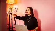 Ilustrasi Content Creator (Photo by Mateus Campos Felipe on Unsplash)