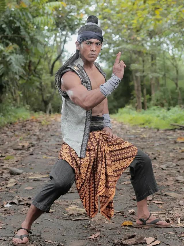 7 Potret Dian Sidik Kembali Main Drama Kolosal dalam Angling Dharma Series