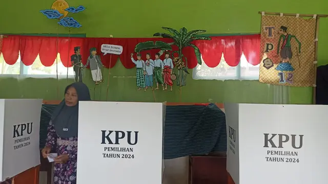 TPS 12 di Desa Binangun, Kecamatan Bantarsari, Kabupaten Cilacap mengusung tema unik, wayang santri. (Foto: Liputan6.com/Dok TPS 12 Binangun)