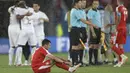 Gelandang Serbia, Nemanja Radonjic, tampak kecewa usai dikalahkan Swiss pada laga grup E Piala Dunia di Stadion Kaliningrad, Kaliningrad, Jumat (22/6/2018). Swiss menang 2-1 atas Serbia. (AP/Matthias Schrader)