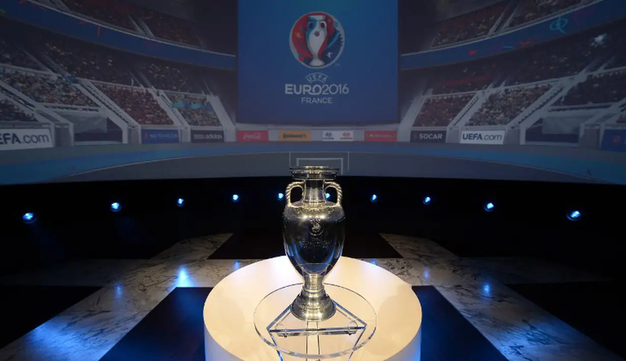 Trofi Piala Eropa Yang Siap Diperebutkan Negara-Negara Eropa Tahun 2016 di Perancis, Mendatang.