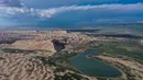 Foto dari udara yang diabadikan pada 28 Juli 2020 ini menunjukkan bagian dari pemandangan Danau Qinghai di Provinsi Qinghai, China barat laut. (Xinhua/Zhang Hongxiang)