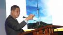Menteri Energi dan Sumber Daya Mineral Indonesia Ignasius Jonan menyampaikan penjelasan saat menghadiri Transformational Business Day: Indonesia Energy, Gas & Renewables di Jakarta, Rabu (14/3). (Liputan6.com/Arya Manggala)
