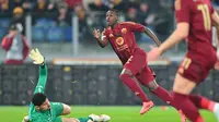 Pemain AS Roma, Saud Abdulhamid. (Andreas SOLARO / AFP)