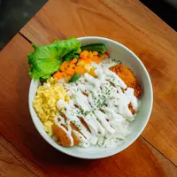 olahan chicken mayo deopbap yang comforting/shutterstock/gusti rama ramadhan