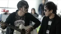 Band Radja saat tampil di kantor Liputan6.com di SCTV Tower, Jakarta (2/27). (Liputan6.com/Faizal Fanani)