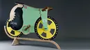  SplinterBike terbuat dari kayu. Dari roda ke pelana untuk gigi - semua dibuat di kayu dan kayu saja. Dirancang oleh Michael Thompson, sepeda ini yang menggunakan berbagai jenis kayu memiliki sifat yang berbeda. (wordpress.com)