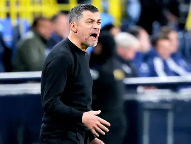 Debut manis dilakoni Sergio Conceicao sebagai pelatih AC Milan. Rossoneri berhasil comeback atas Juventus dengan skor 2-1 dalam pertandingan semifinal Supercoppa Italia 2024 di Al-Awwal Park, Riyadh, Arab Saudi, Sabtu (4/1/2025). (AFP/Fayez Nureldine)