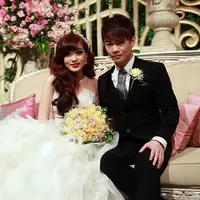 Salah satu personel girlband Cherrybelle, Margareth Angelina atau akrab disapa Angel Cherrybelle baru saja melangkah ke pelaminan dengan kekasihnya, Rudy alias Ming pada Minggu, 15 November 2015. (Deki Prayoga/Bintang.com)