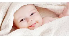 Bayi ini terlihat berjalan-jalan selama beberapa menit di pinggir sebuah jendela apartemen.