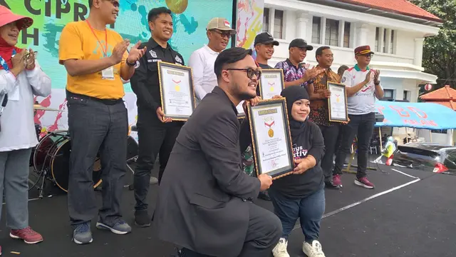 594 Penyandang Disabilitas di Malang Pecahkan Rekor MURI dengan Membatik Bersama. Foto: Dokumentasi pribadi.