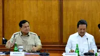 Menteri Pertahanan Prabowo Subianto dan Wakil Menteri Pertahanan Wahyu Sakti Trenggono berkunjung ke PT Pindad, Bandung, Jawa Barat, Rabu 6 November 2019. (Istimewa)