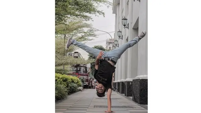 5 Gaya Kocak Arif Alfiansyah saat Berfoto, Tak Bisa Diam