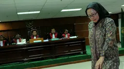 Majelis Hakim yang diketuai Matius Samiadji menjatuhkan hukuman pidana penjara selama 4 tahun kepada Gubernur Banten, Ratu Atut Chosiyah, Jakarta, Senin (1/9/2014) (Liputan6.com/Faisal R Syam)