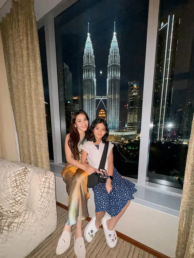 Potret Ayu Ting Ting yang sedang liburan ke Malaysia (Sumber: Instagram/@ayutingting92)