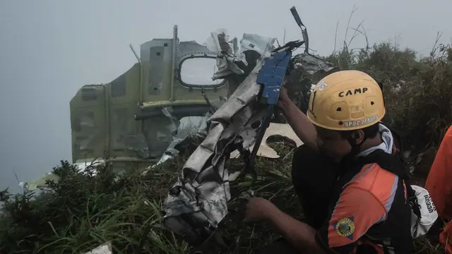 Puing Pesawat ATR 42-500 Ditemukan, Evakuasi Korban dan Material Berlanjut