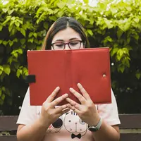 ilustrasi perempuan/Photo by Rainier Ridao on Unsplash