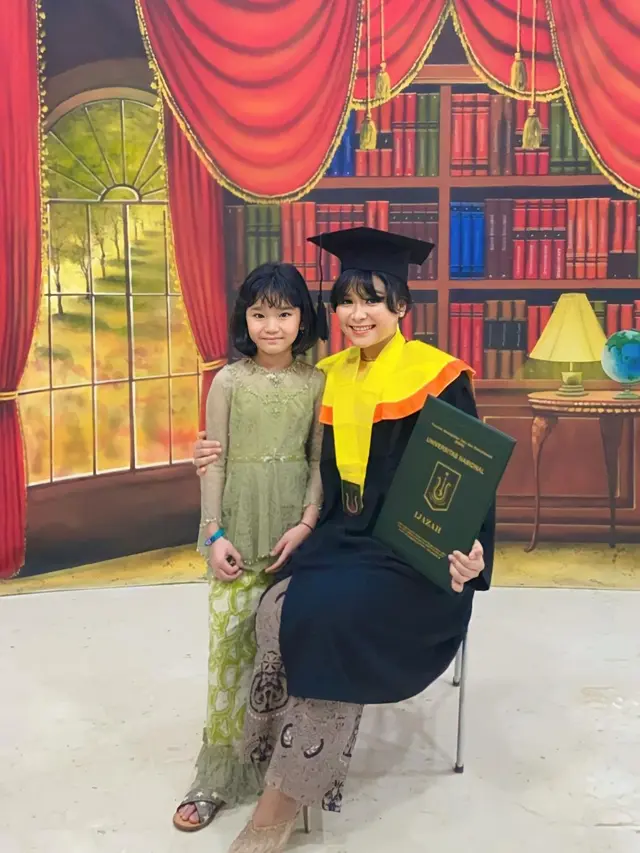 Wisuda Syifa Adik Ayu Ting Ting (Foto: Instagram/@ayutingting92)