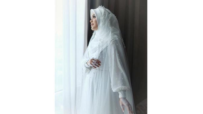 6 Momen Pernikahan Vebby Palwinta dengan Pria Keturunan Arab, Digelar Tertutup (sumber: Instagram.com/renzilazuardi)