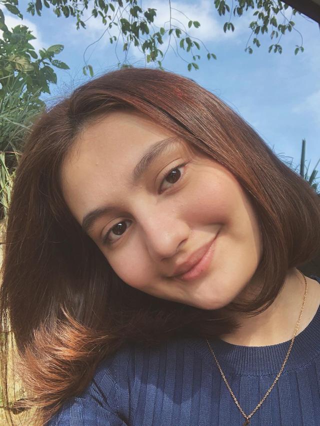 7 Potret Laura Jackson, Adik Zoe Jakson yang Tak Kalah Memesona