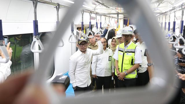 Menaker Hanif Dhakiri Jajal MRT Jakarta