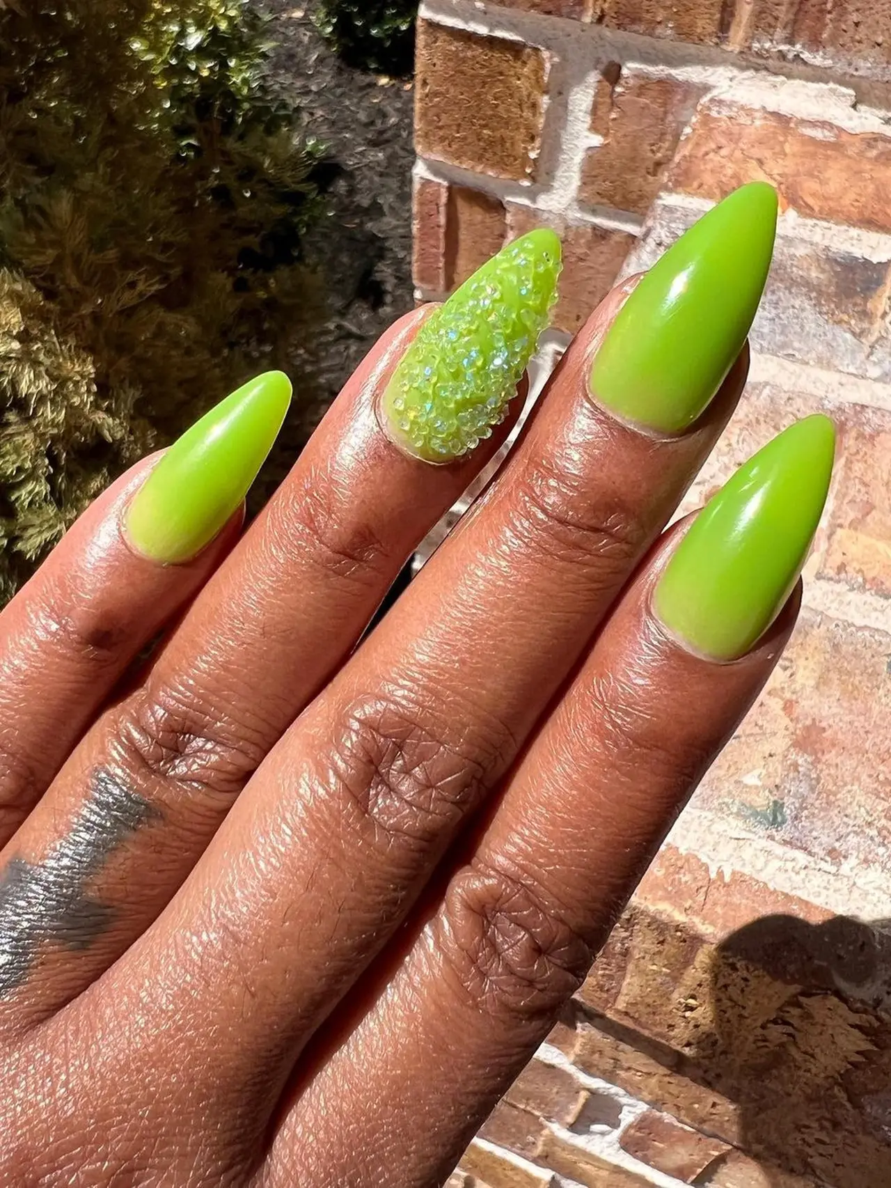 6 Rekomendasi Warna Kutek untuk Kulit Sawo Matang - Beauty Fimela.com