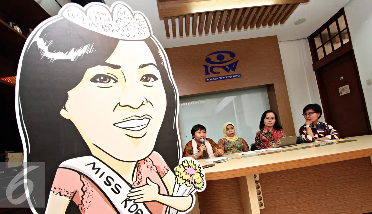 Direktur Eksekutif Migrant Care Anis Hidayah menyampaikan pernyataan sikap kriminalisasi terhadap Bambang Widjojanto di ICW, Jakarta, Senin (12/10/2015). (Liputan6.com/Immanuel Antonius)