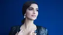 Belakang ini berhembus kabar jika Sonam Kapoor dan Anand Ahuja akan menikah. Memang pasangan ini tak terlalu berbicara banyak soal rencana pernikahannya kepada orang-orang terdekatnya. (Foto: instagram.com/sonamkapoor)