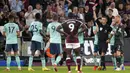 Kekalahan The Foxes ini tak lepas dari petaka kartu merah yang menimpa pemainnya lima menit sebelum turun minum. Ayoze Perez diusir wasit akibat pelanggaran kerasnya kepada Fornals. The Foxes terpaksa meneruskan laga dengan 10 pemain. (Foto: AP/Alastair Grant)