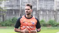 Pemain asing baru Persija Jakarta, Paulo Ricardo pada sesi latihan i Persija Training Ground, Depok, pada Senin (2/2/2026) sore WIB sebagai persiapan untuk melawan Arema FC. (Bola.com/Nur Iman Ali)