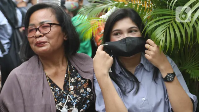 Kali Pertama, Kekasih Brigadir J Beri Keterangan kepada Media