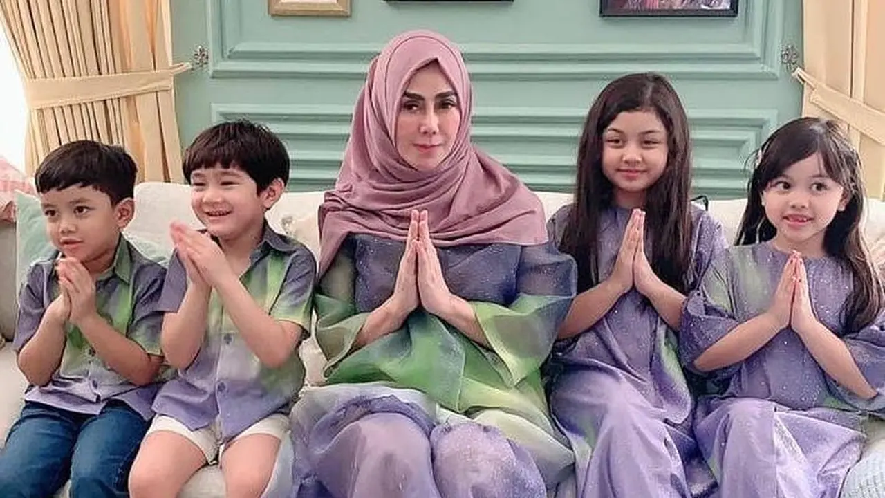 Penuh Kasih Sayang Ini 7 Potret Kebersamaan Amy Qanita dan Cucunya