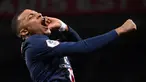 Pemain Paris Saint-Germain (PSG) Kylian Mbappe melakukan selebrasi usai mencetak gol ke gawang Dijon pada pertandingan Liga Prancis di Parc des Princes, Paris, Prancis, Sabtu (29/2/2020). PSG menang 4-0, Mbappe mencetak dua gol dan satu assist. (FRANCK FIFE/AFP)