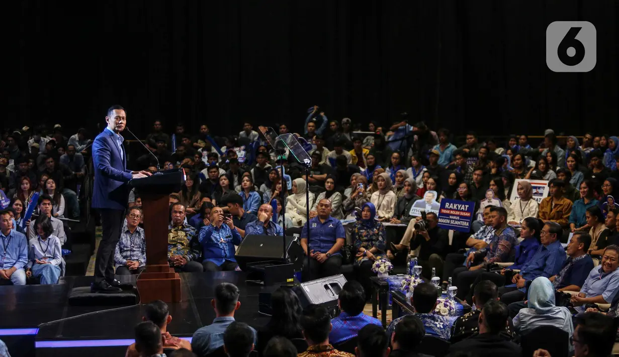 Dalam pidatonya, AHY sempat memuji keberhasilan pemerintah Presiden Jokowi, khususnya dalam menjaga stabilitas ekonomi. (Liputan6.com/Angga Yuniar)