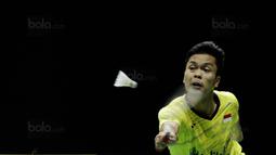 Tunggal putra Indonesia, Anthony Ginting, saat melawan wakil Jepang, Kazumasa Sakai, pada laga final Indonesia Masters 2018 di Istora Senayan, Minggu (28/1/2018). Anthony Ginting menang 21-13 dan 21-12. (Bola.com/M Iqbal Ichsan)
