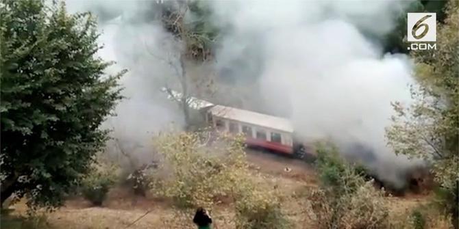 VIDEO: Kebakaran Kereta Api di India, Ratusan Dievakuasi