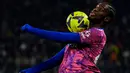 Pemain Juventus Samuel Iling-Jr mengontrol bola saat melawan Monza pada pertandingan sepak bola babak 16 besar Coppa Italia di Stadion Juventus, Turin, Italia, 19 Januari 2023. Juventus menang 2-1 atas Monza. (Marco Alpozzi/LaPresse via AP)