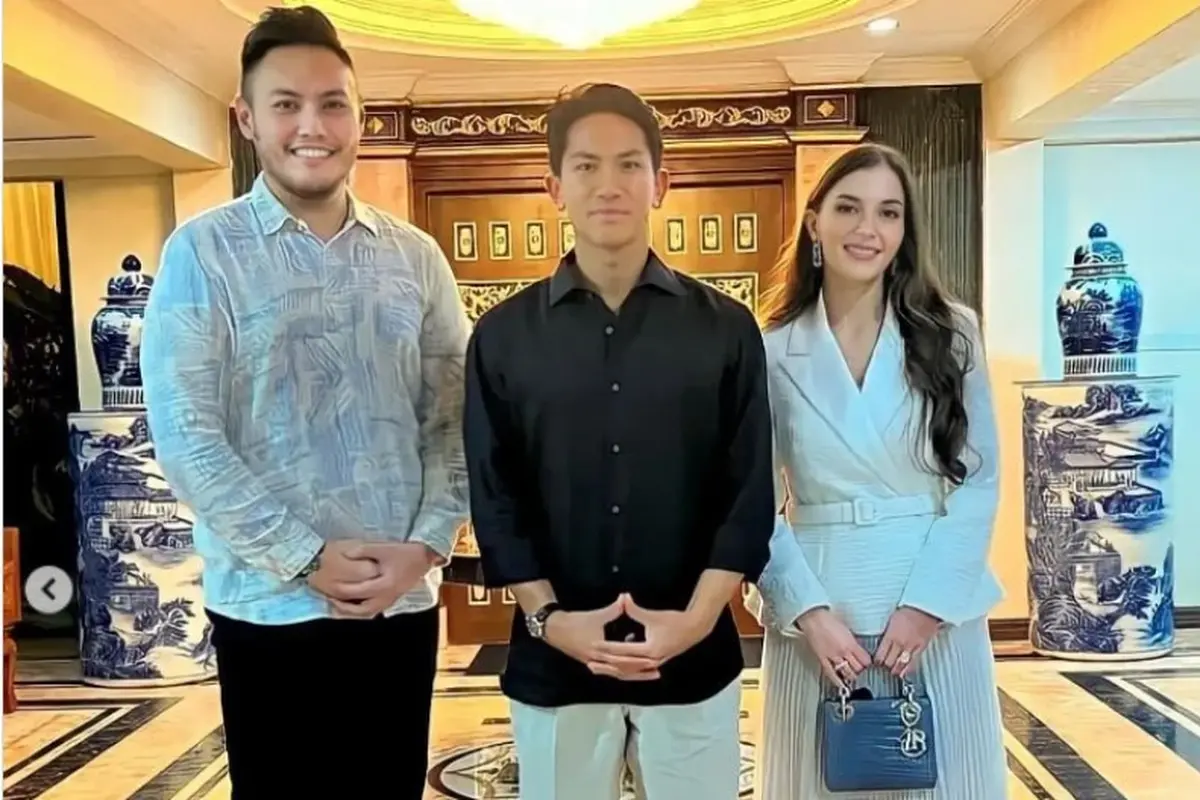 Dampingi Pangeran Mateen Makan Malam Bareng Keluarga, Anisha Rosnah Pakai Outfit Mewah Seharga Ratusan Juta Rupiah.