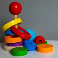 Salah satu cara mengembangkan kecerdasan logis-matematis anak dapat dilakukan melalui permainan. (Foto: Unsplash/Tomas Petz)