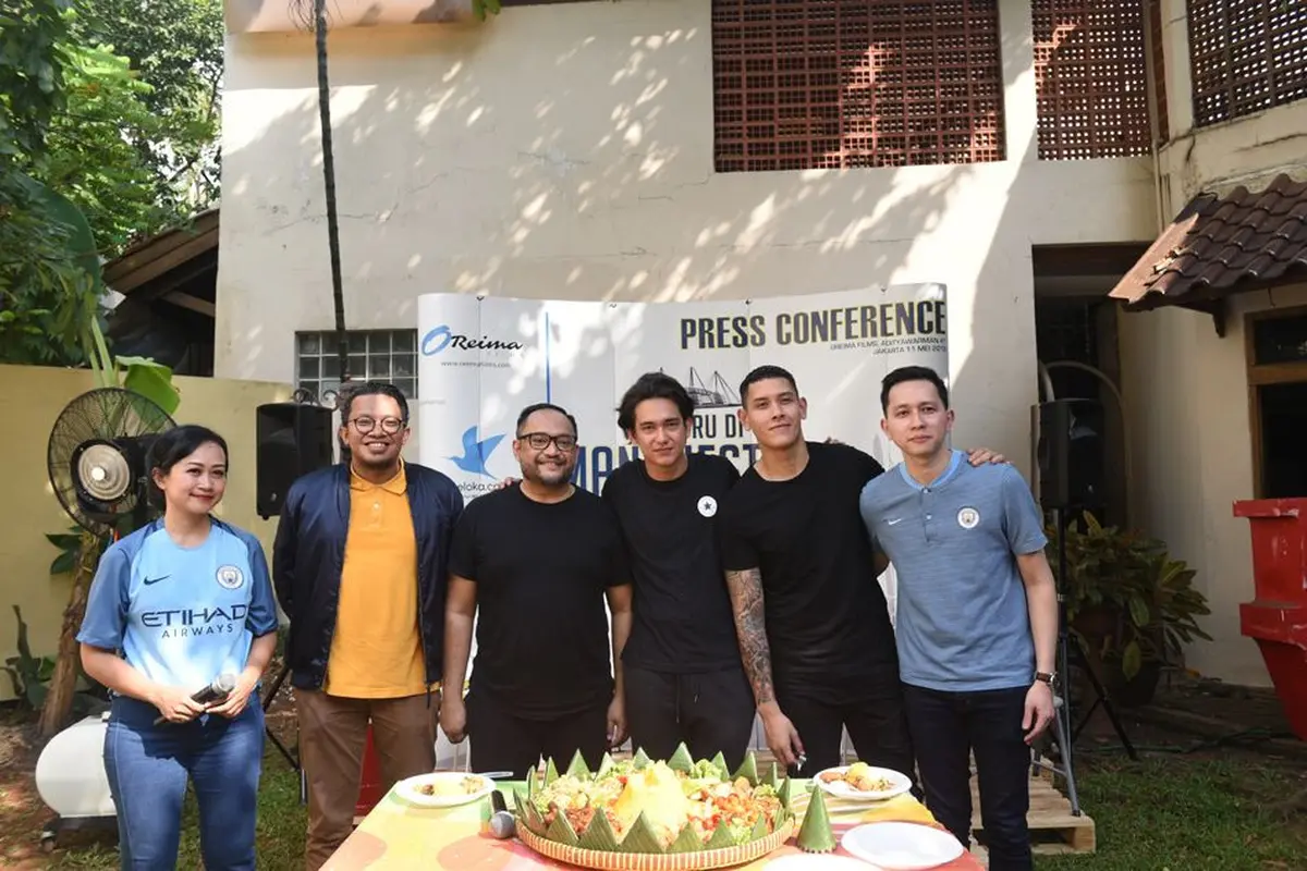 Konfrensi pers film Pemburu di Manchester Biru