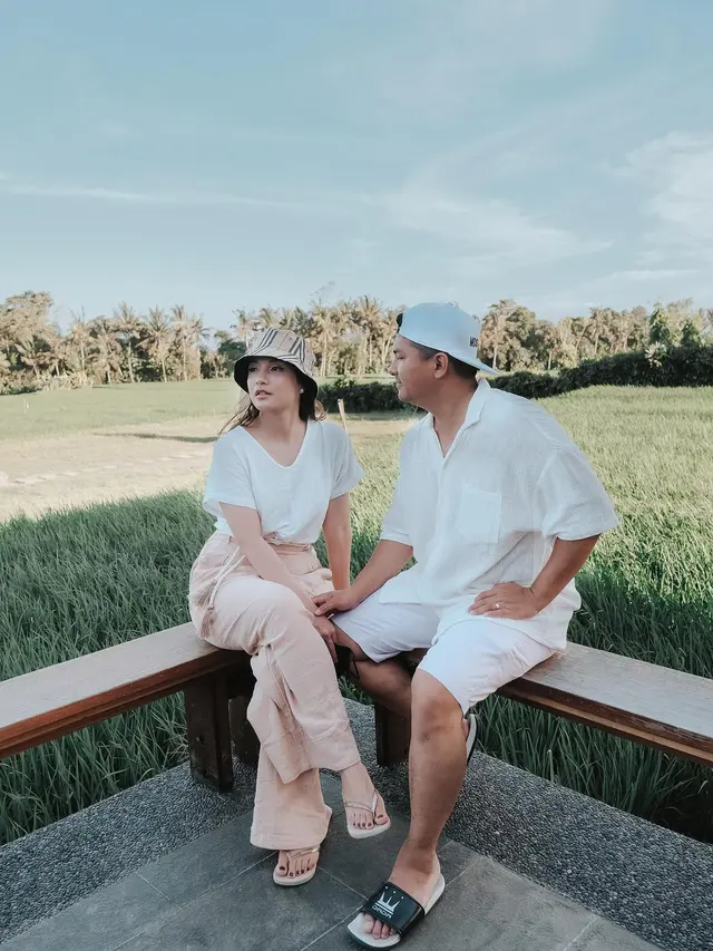 7 Potret Chelsea Olivia dan Glenn Alinskie yang Kini Menetap di Bali